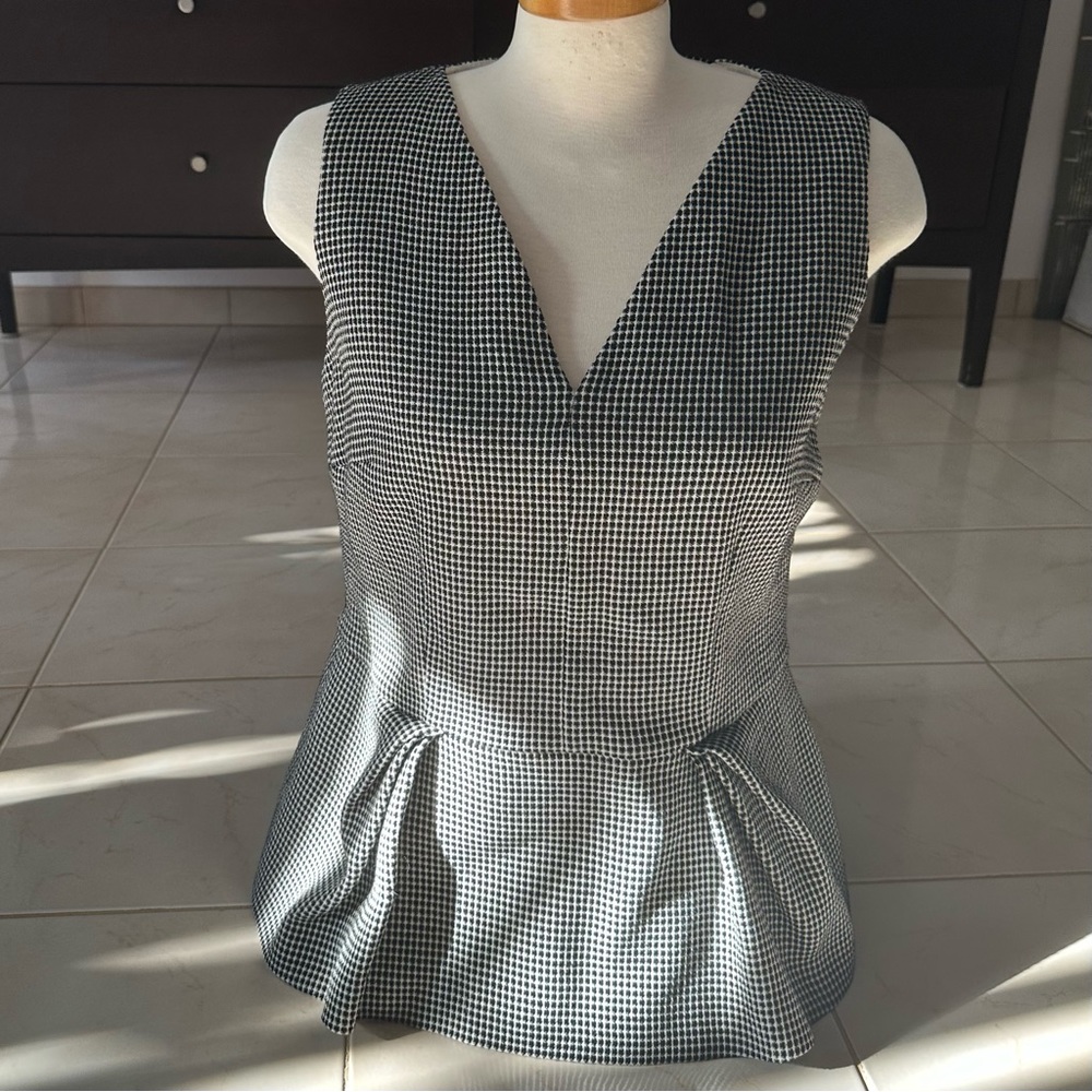 Escada Nakarana Black and White Peplum Sleeveless Top - Size 42 - EUC
